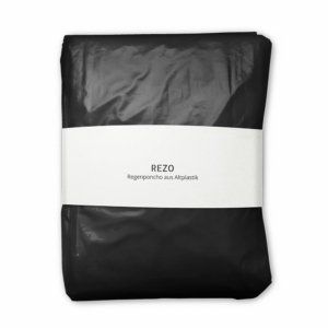 Recycling-Regenponcho-REZO-verpackt in der Banderole-schwarz